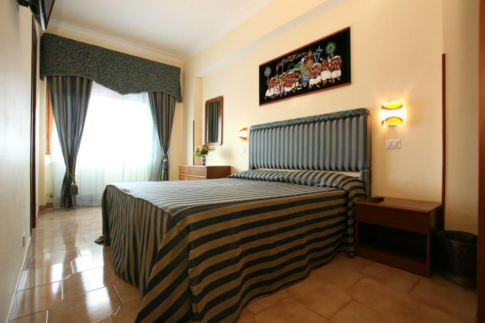 Tiburtina Hotel Holiday Róma Kültér fotó