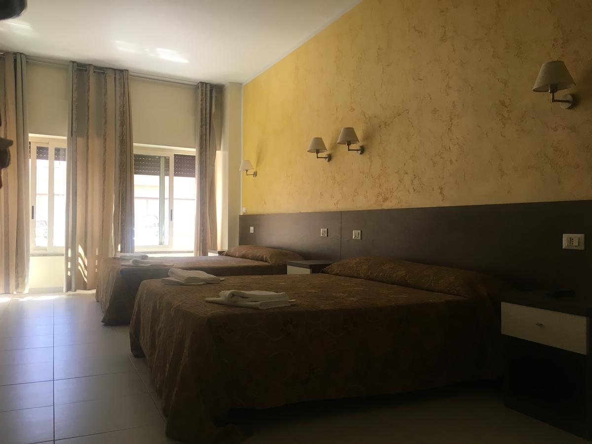 Tiburtina Hotel Holiday Róma Kültér fotó