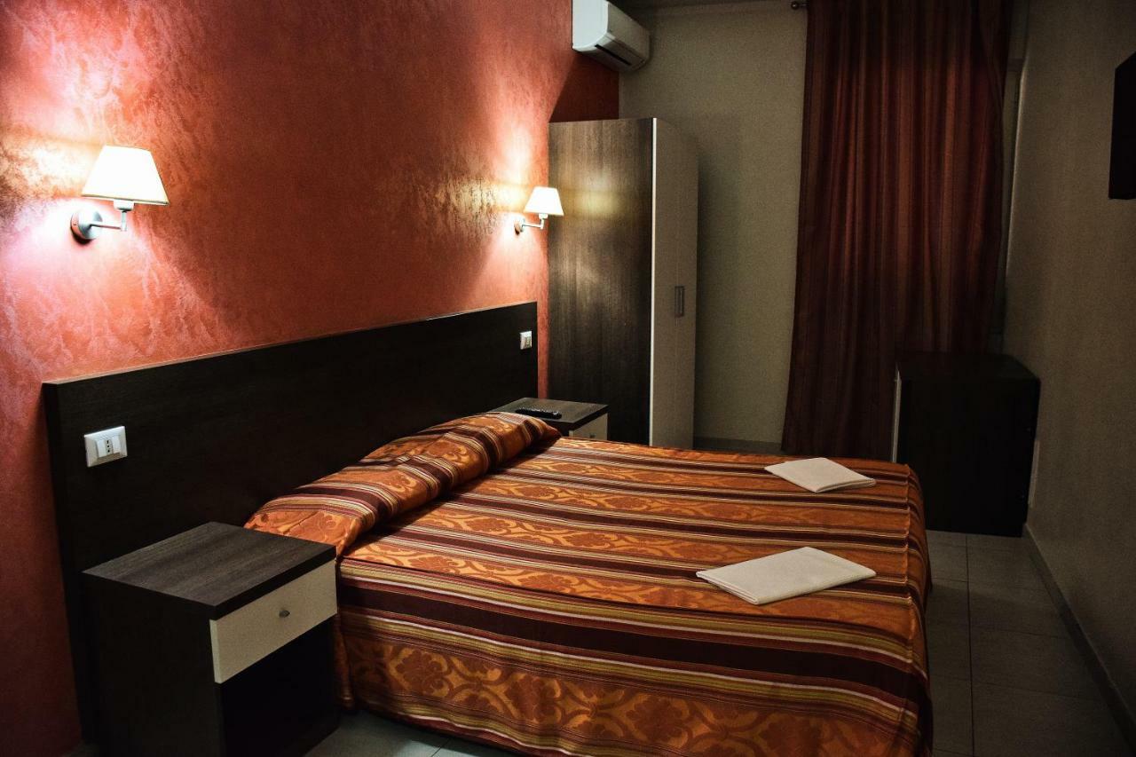 Tiburtina Hotel Holiday Róma Kültér fotó