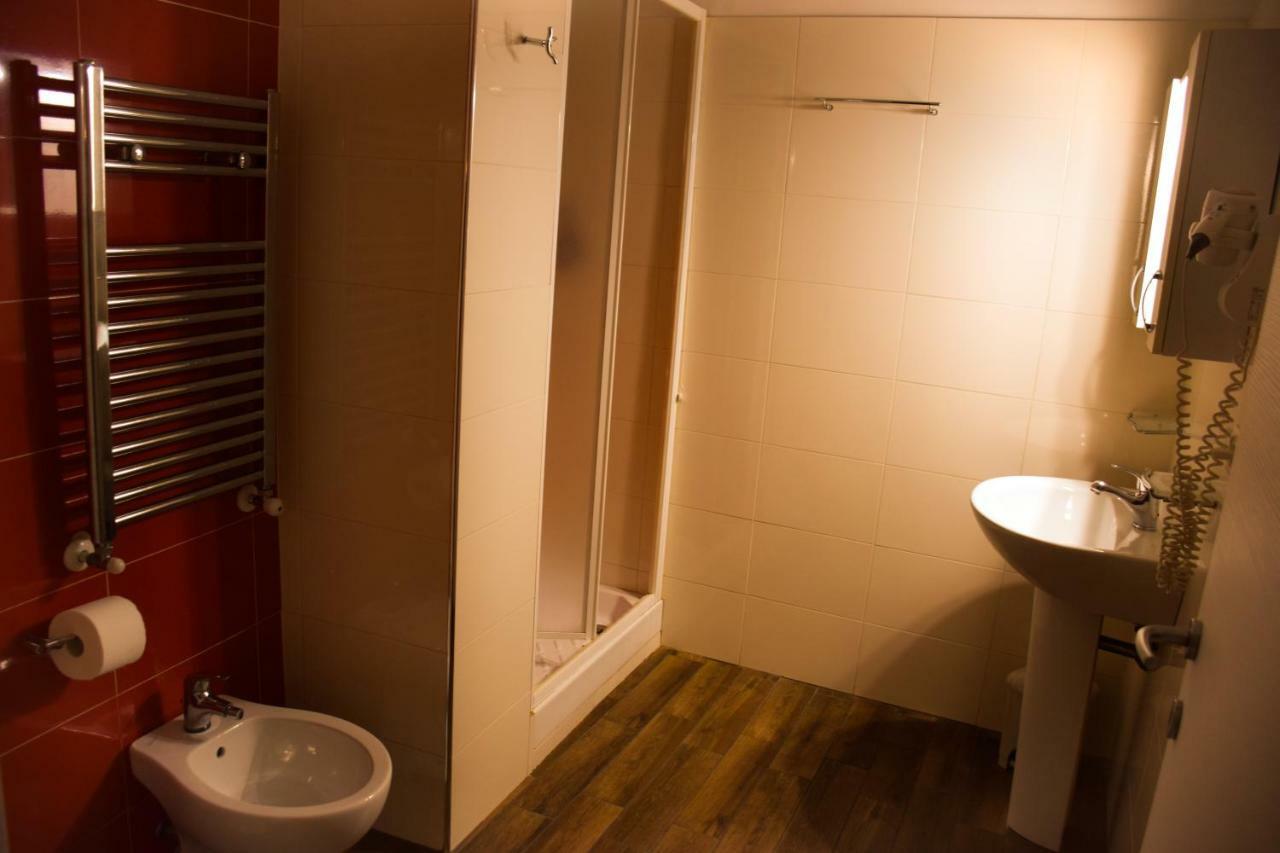 Tiburtina Hotel Holiday Róma Kültér fotó